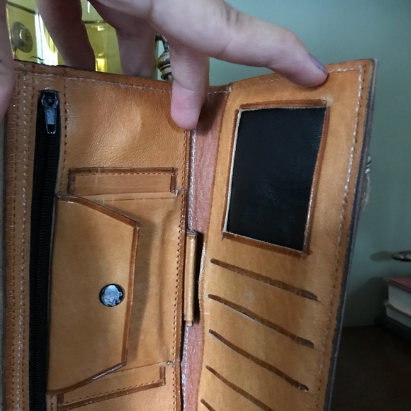 Handmade woman’s leather wallet - Picture 3 of 5